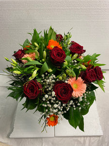 Blumenstrauss mit Rosen